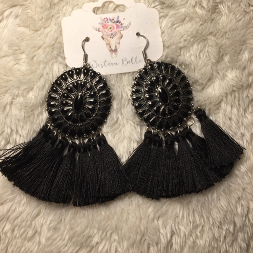 Western Belle beaded drop earring with tassels